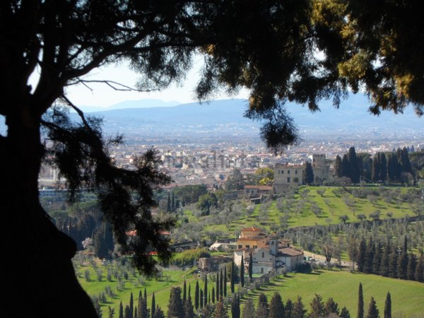 casa indipendente in vendita a Firenze in zona Settignano