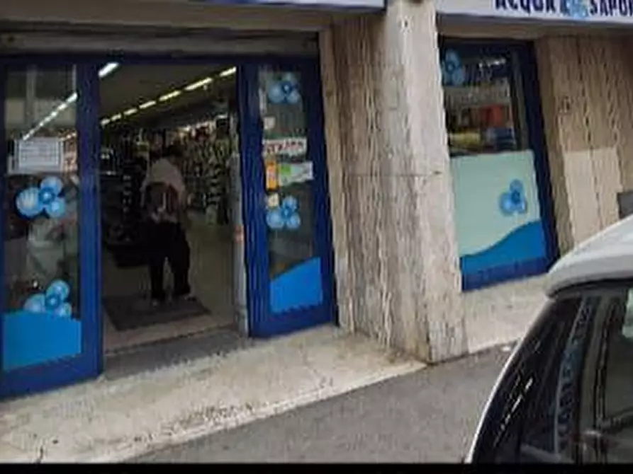 negozio in vendita a Firenze in zona Isolotto