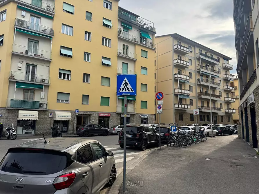 negozio in vendita a Firenze in zona Isolotto