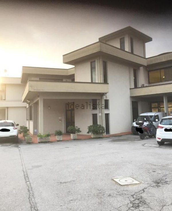 locale di sgombero in vendita a Firenze in zona Legnaia