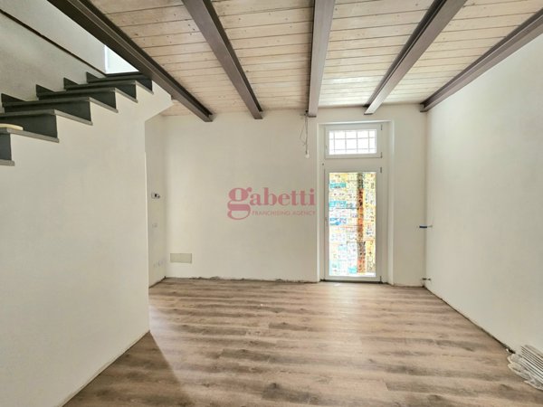quadrivano in vendita a Firenze in zona Peretola