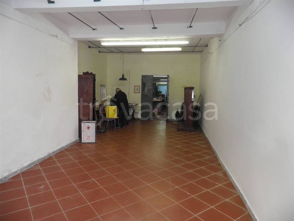 negozio in vendita a Firenze in zona Centro San Frediano