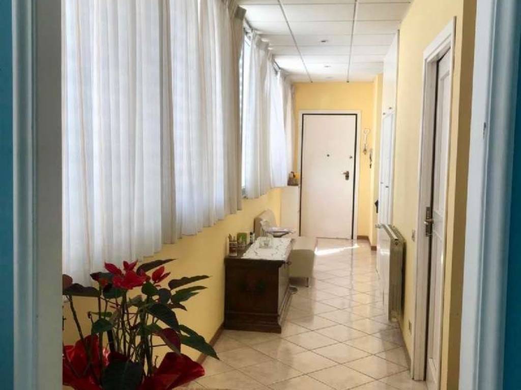ufficio in vendita a Firenze in zona Peretola