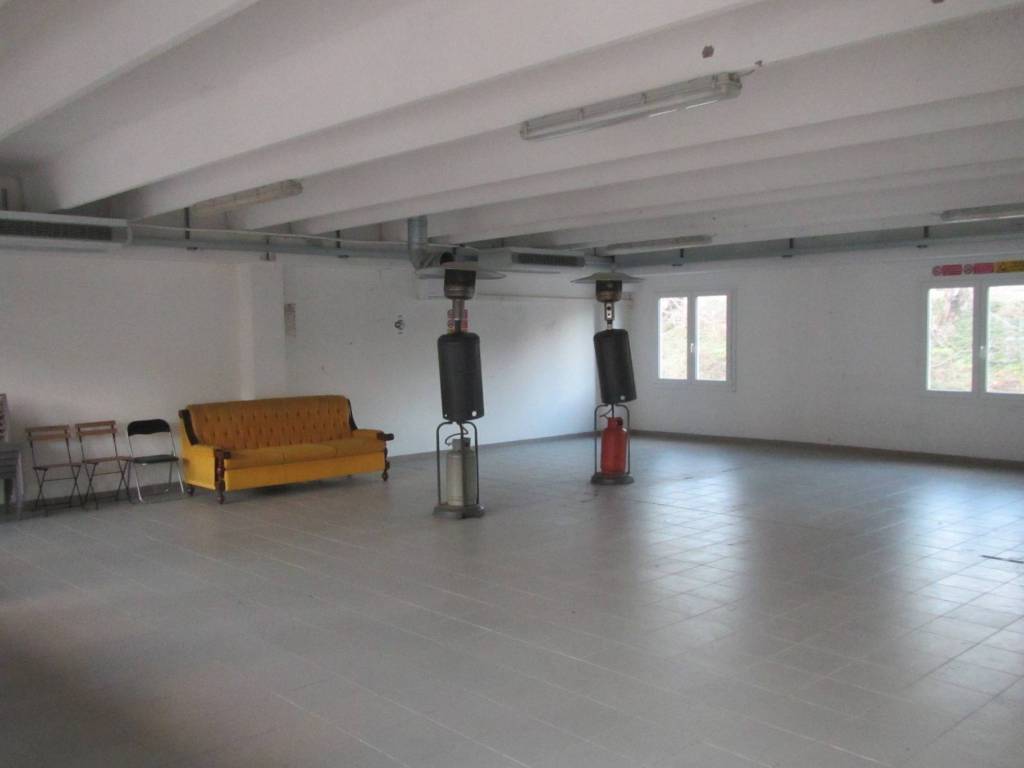 locale commerciale in vendita a Firenze in zona Galluzzo