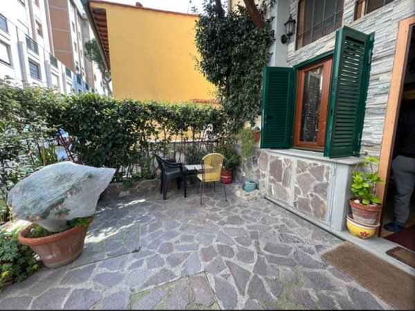 casa indipendente in vendita a Firenze in zona Isolotto