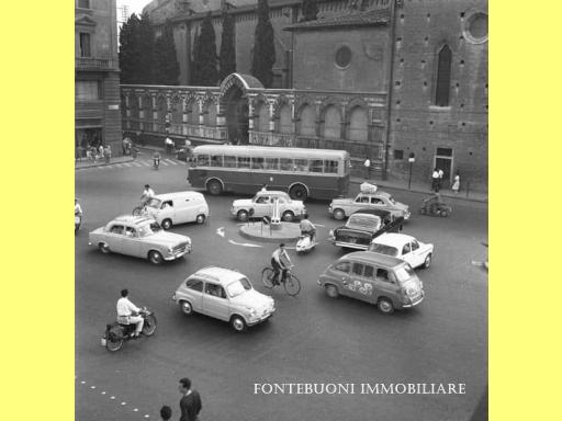 locale commerciale in vendita a Firenze in zona Centro Santa Maria Novella