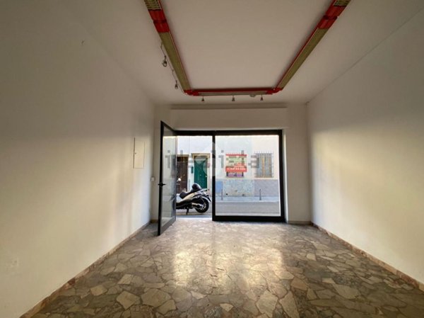 negozio in vendita a Firenze in zona Peretola
