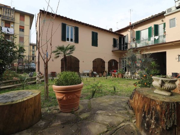 casa indipendente in vendita a Firenze in zona Isolotto