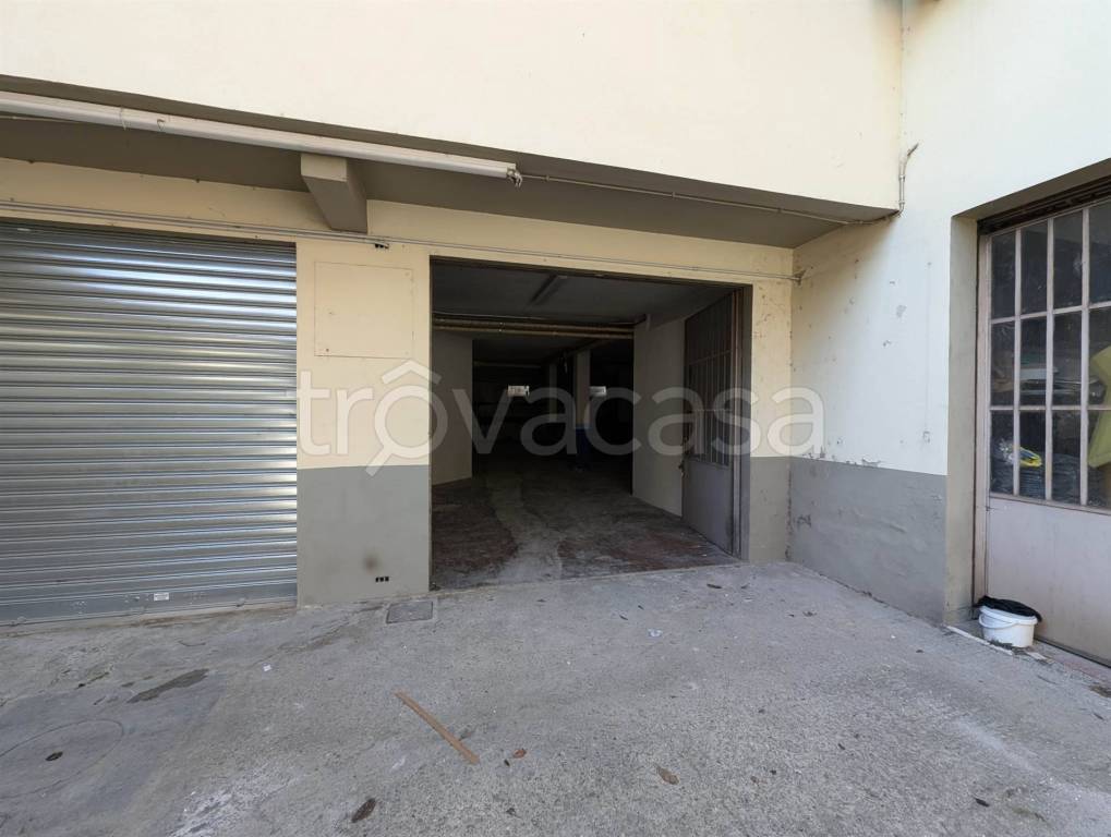 locale di sgombero in vendita a Firenze in zona Legnaia