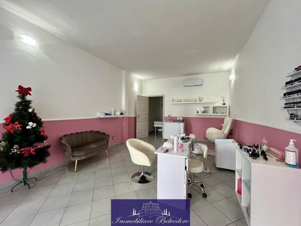 locale commerciale in vendita a Firenze in zona Novoli