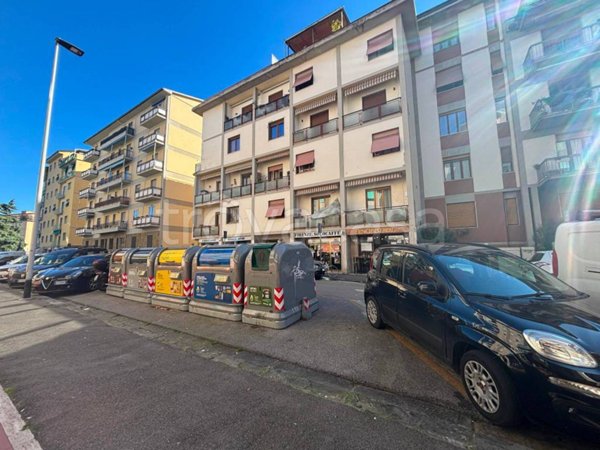 negozio in vendita a Firenze in zona Isolotto