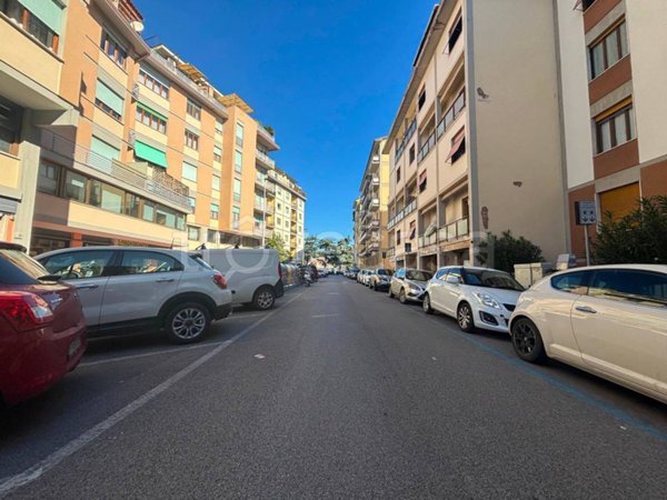 negozio in vendita a Firenze in zona Isolotto