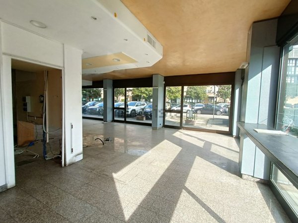 locale commerciale in vendita a Firenze in zona Careggi