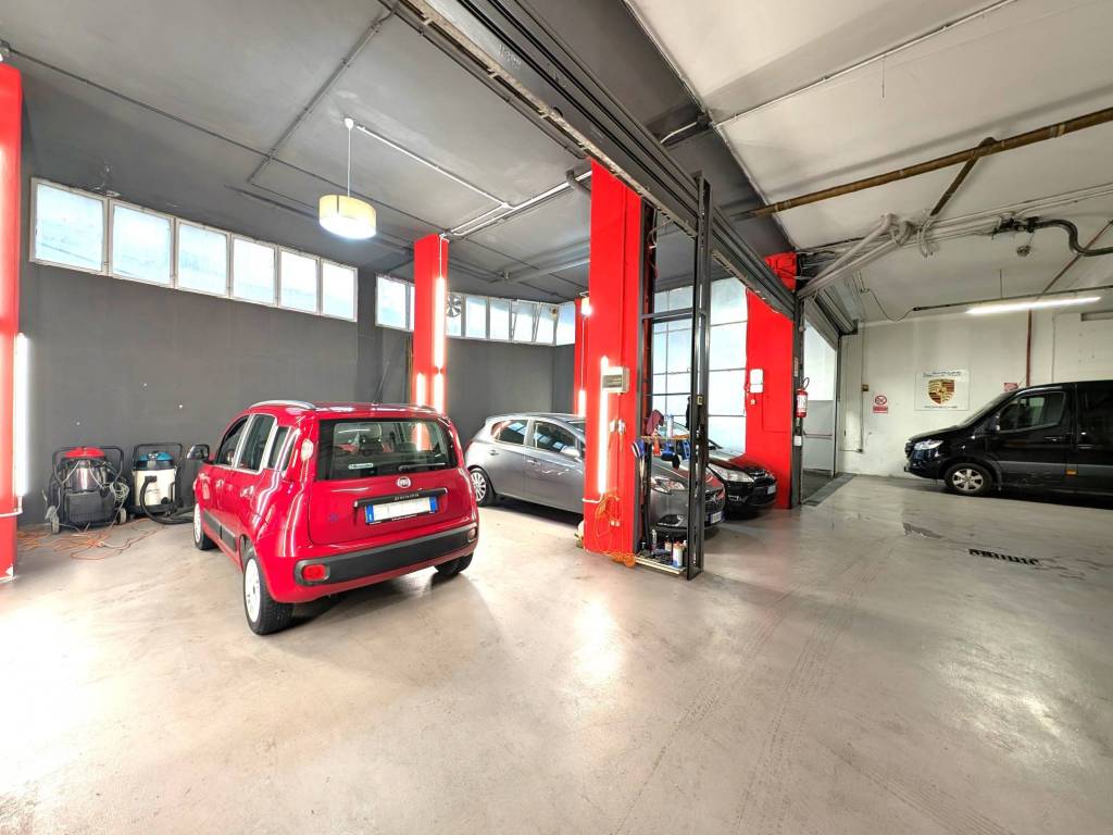 negozio in vendita a Firenze in zona Novoli