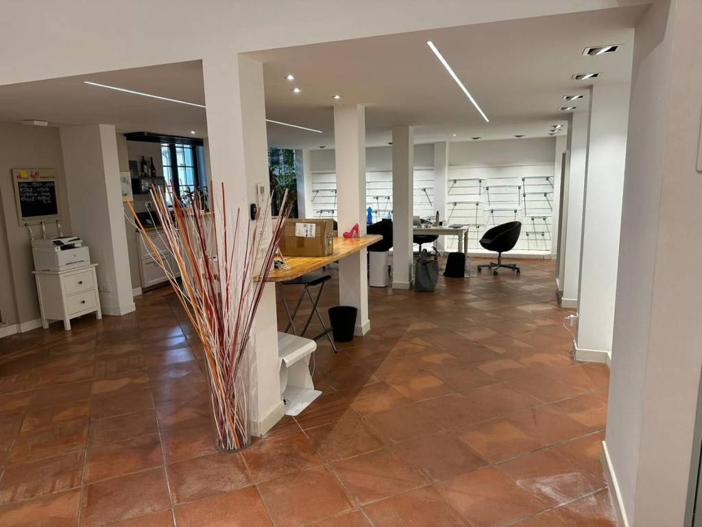 negozio in vendita a Firenze in zona Campo di Marte