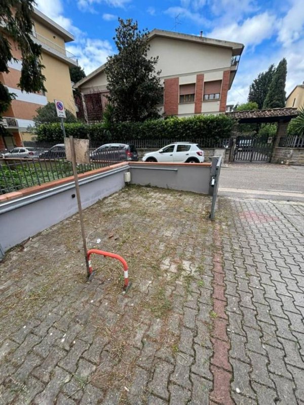 negozio in vendita a Firenze in zona Isolotto