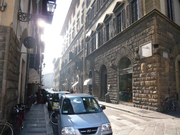 negozio in vendita a Firenze in zona Centro Santa Croce
