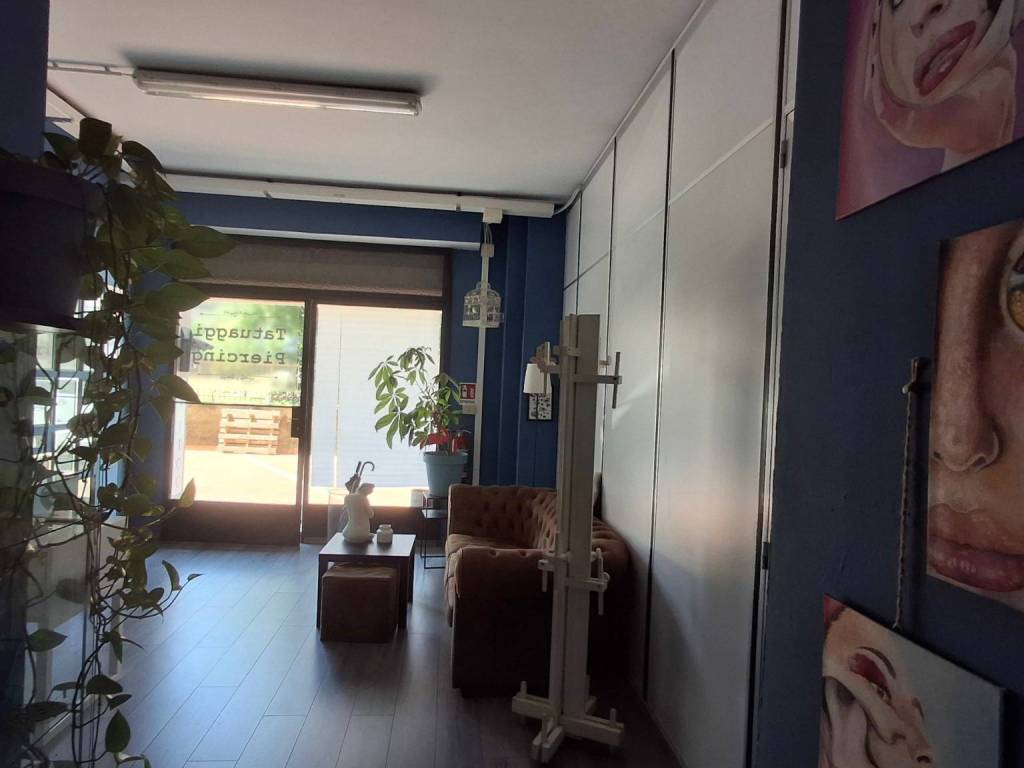 negozio in vendita a Firenze in zona Novoli
