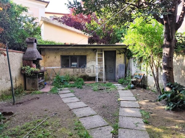 appartamento in vendita a Firenze in zona Campo di Marte