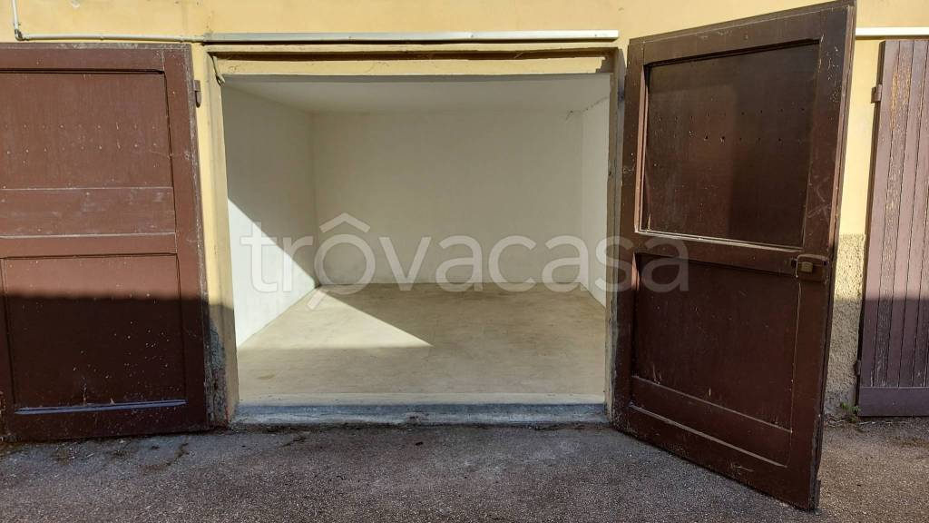 locale di sgombero in vendita a Firenze in zona Soffiano