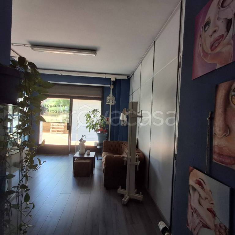 negozio in vendita a Firenze in zona Novoli