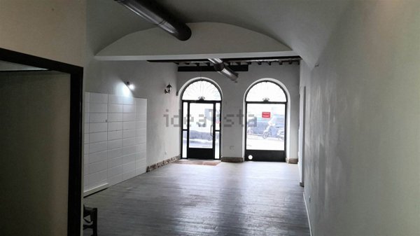 locale commerciale in vendita a Firenze in zona Centro San Frediano