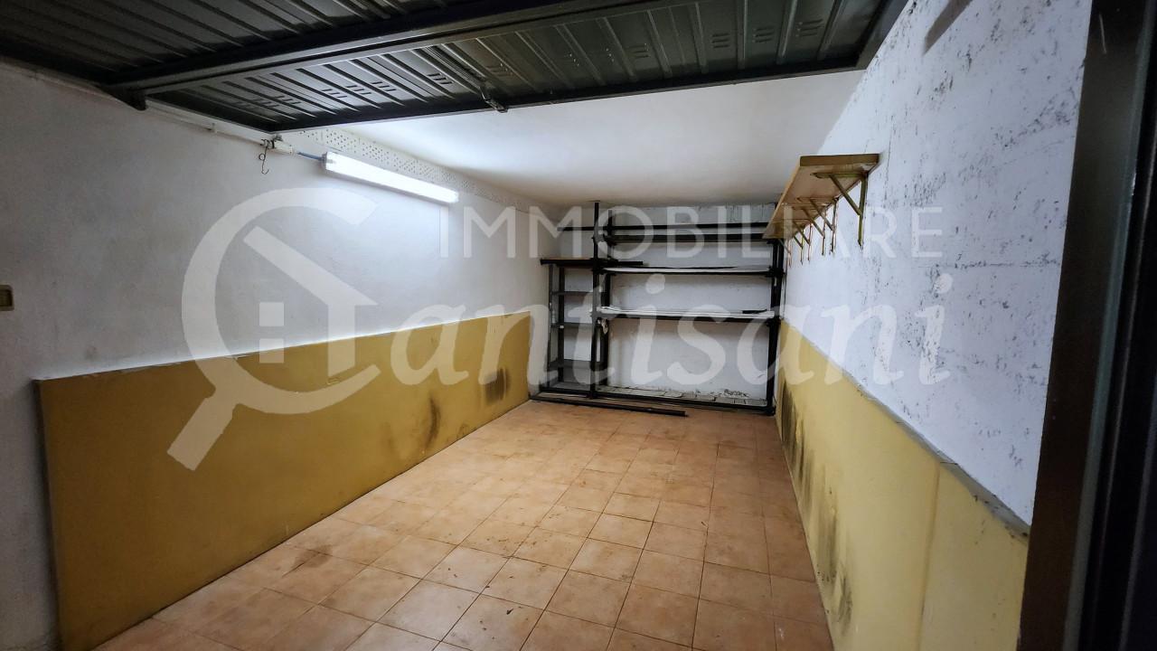 negozio in vendita a Firenze in zona Careggi