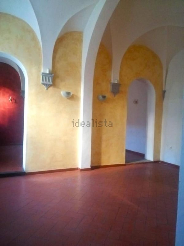 locale commerciale in vendita a Firenze in zona Centro Santa Croce