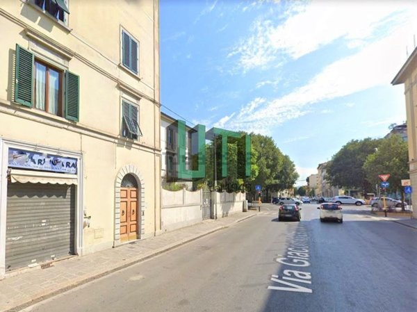 negozio in vendita a Firenze in zona Centro Santa Croce