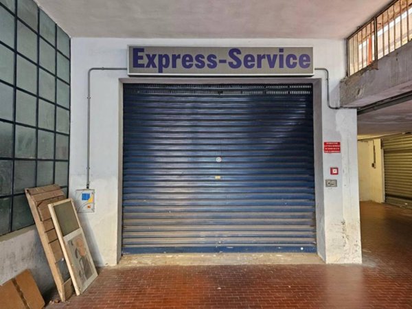 locale di sgombero in vendita a Firenze in zona Gavinana