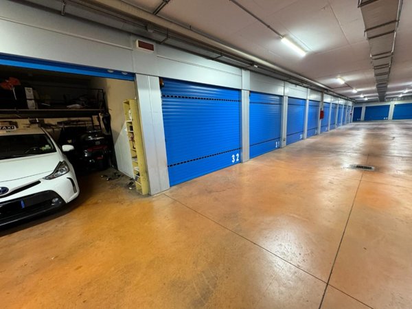 locale di sgombero in vendita a Firenze in zona Novoli