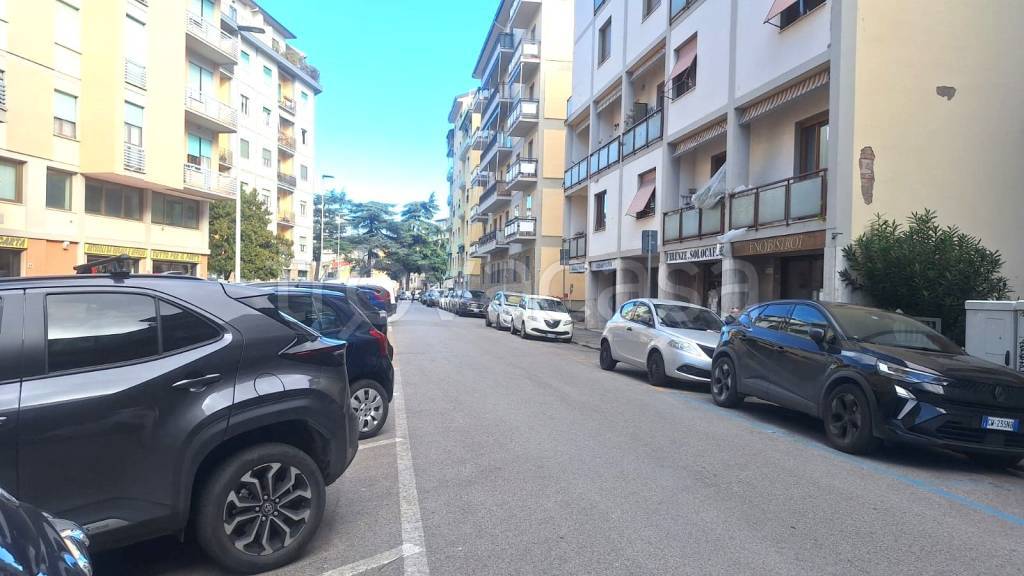negozio in vendita a Firenze in zona Isolotto