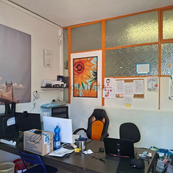 negozio in vendita a Firenze in zona Novoli