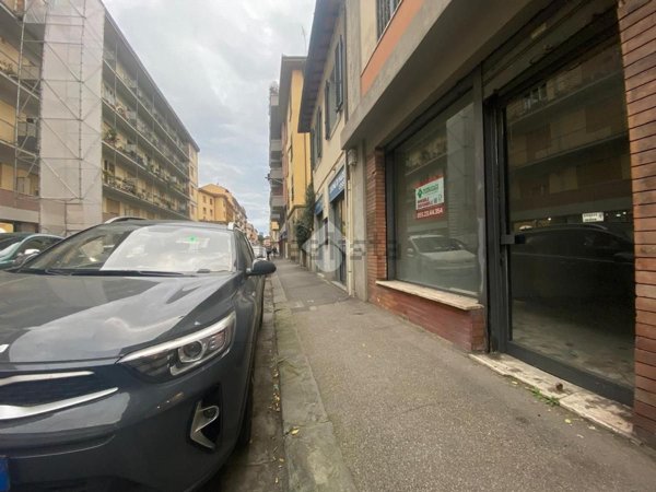 locale commerciale in vendita a Firenze in zona Bellariva