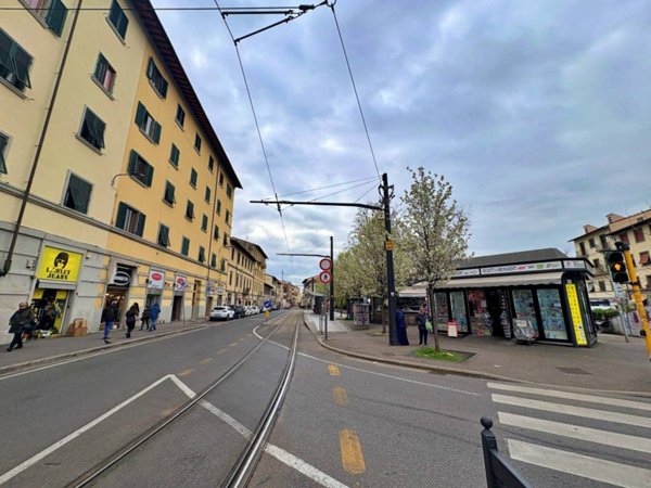 negozio in vendita a Firenze in zona Serpiolle