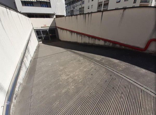 negozio in vendita a Firenze in zona Isolotto