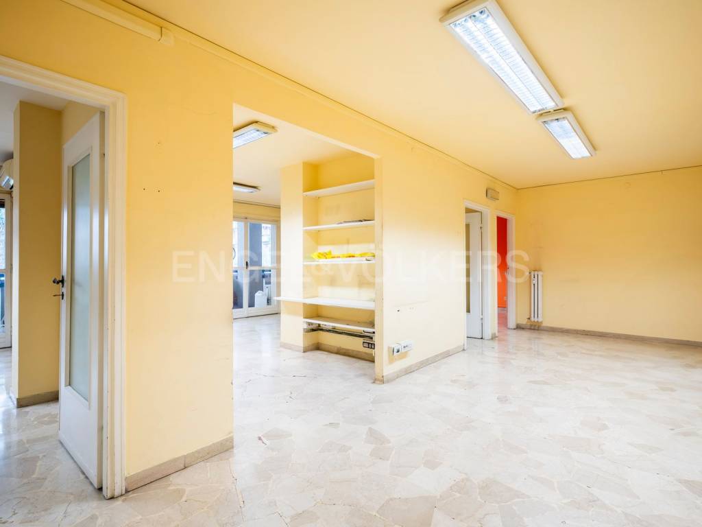 ufficio in vendita a Firenze in zona Novoli