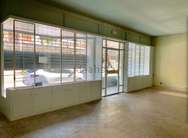 ufficio in vendita a Firenze in zona Isolotto