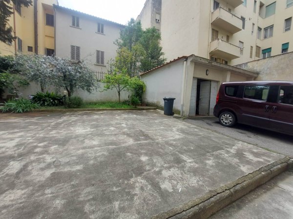 ufficio in vendita a Firenze in zona Statuto