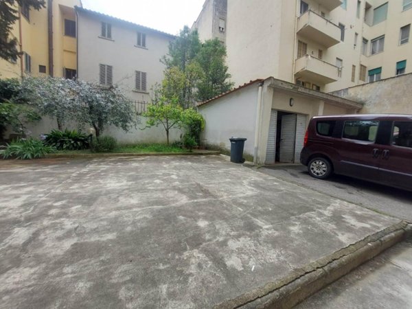 ufficio in vendita a Firenze in zona Statuto