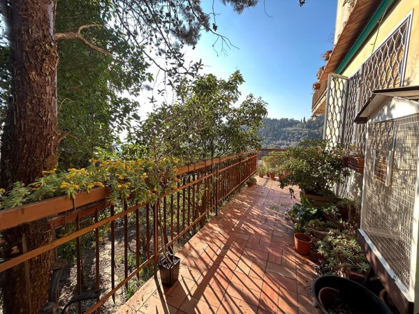 appartamento in vendita a Firenze in zona Settignano