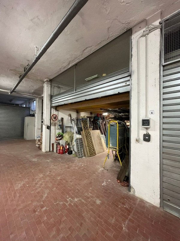 locale di sgombero in vendita a Firenze in zona Isolotto