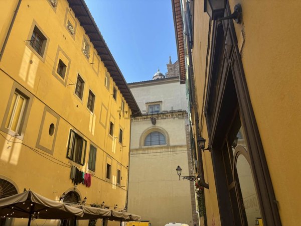 locale commerciale in vendita a Firenze in zona Centro Santa Croce