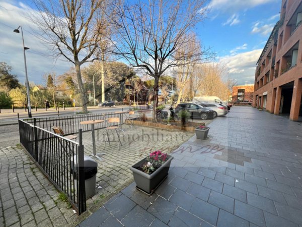 negozio in vendita a Firenze in zona Peretola