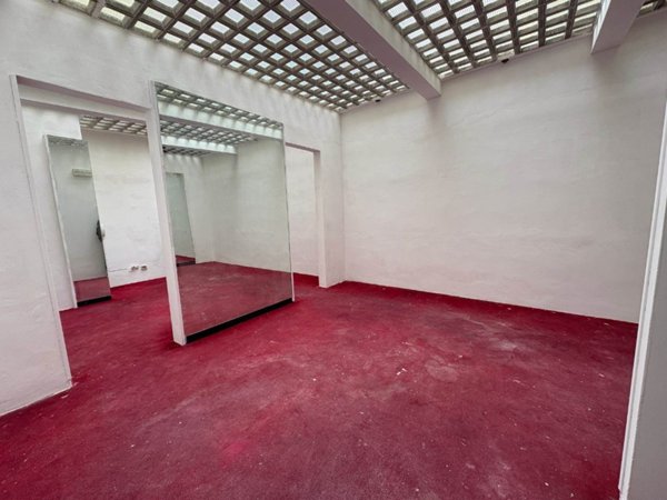locale commerciale in vendita a Firenze