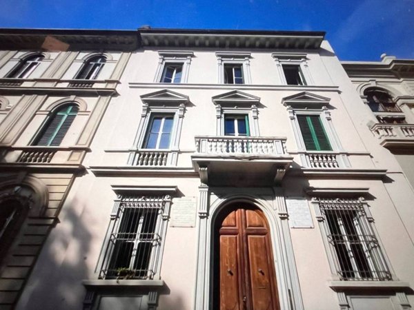 locale commerciale in vendita a Firenze