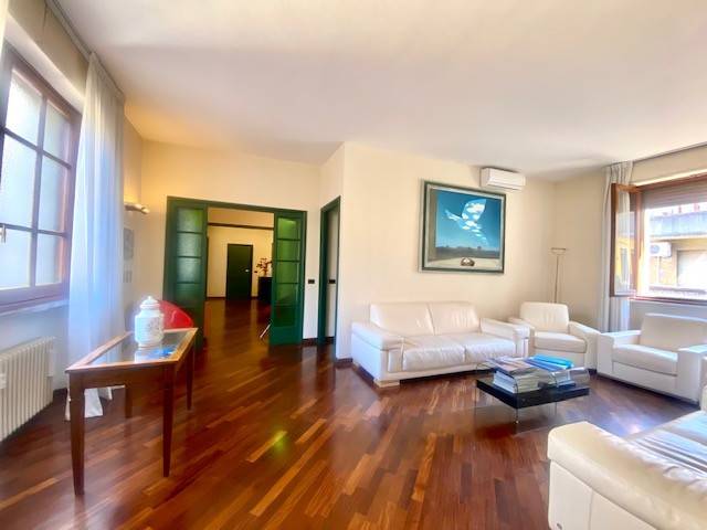 appartamento in vendita a Firenze in zona Centro Santa Maria Novella