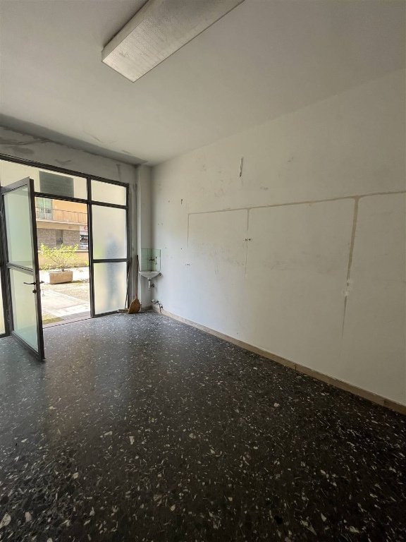 locale commerciale in vendita a Firenze in zona Pignone