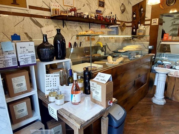 negozio in vendita a Firenze in zona Campo di Marte