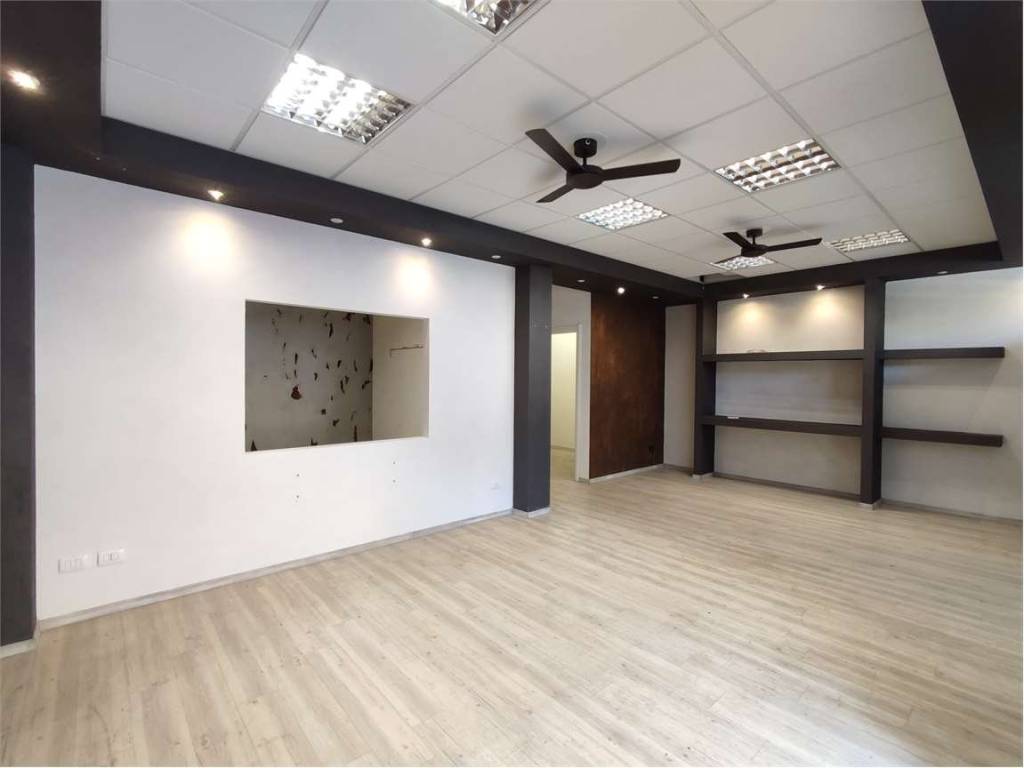 negozio in vendita a Firenze in zona Le Cure